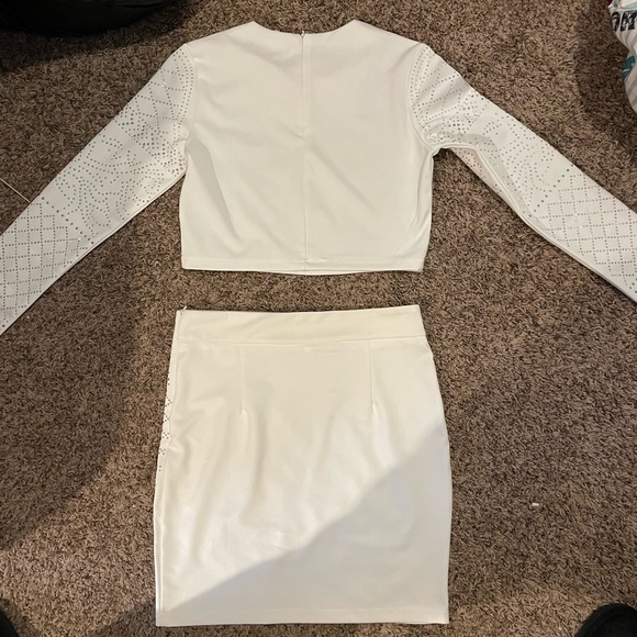 NWT. White studded 2 piece skirt set - Picture 2 of 5